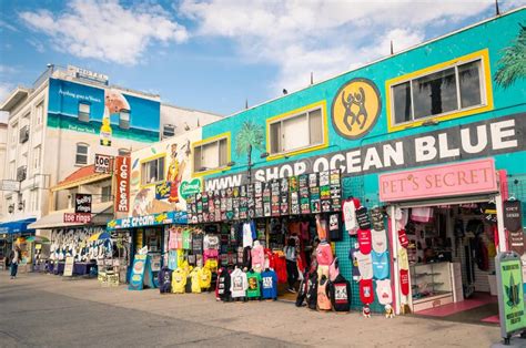 best la souvenir stores locations.